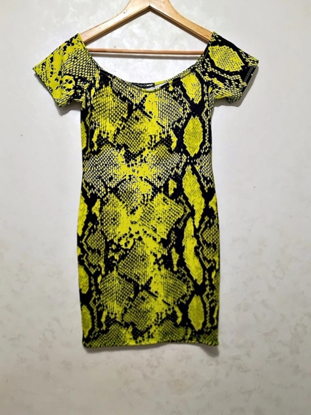 Fashion Nova Neon Yellow Snake Print Off Shoulder Mini Dress Size L